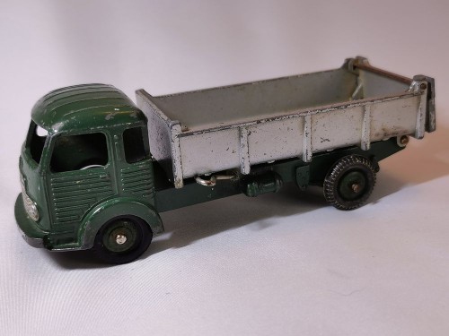 Camions et utilitaires miniatures
