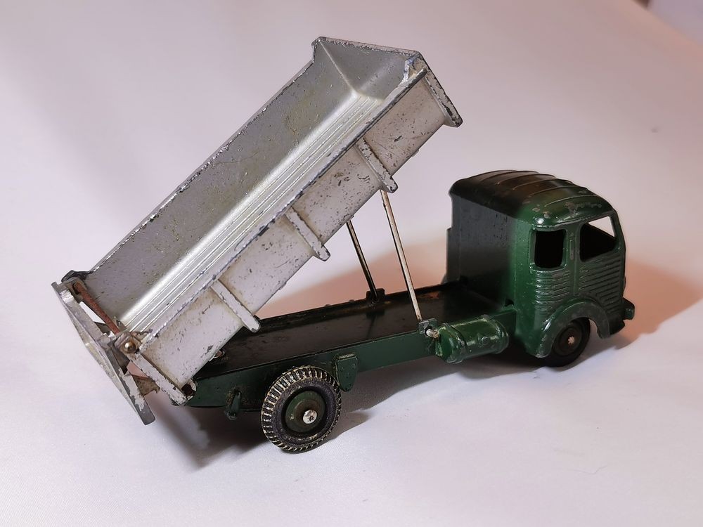 Dinky toys 33B : benne basculante Simca cargo - Modélisme