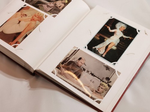 Marilyn Monroe, album collectant 156 cartes postales de l'actrice