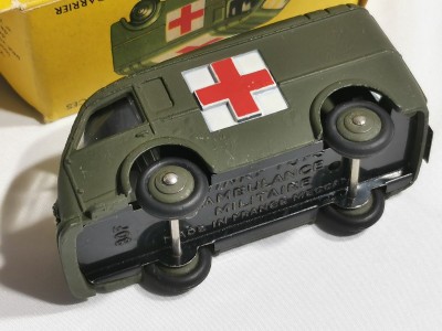 DINKY TOYS 80F/807/820 - Goélette ambulance militaire avec boite
