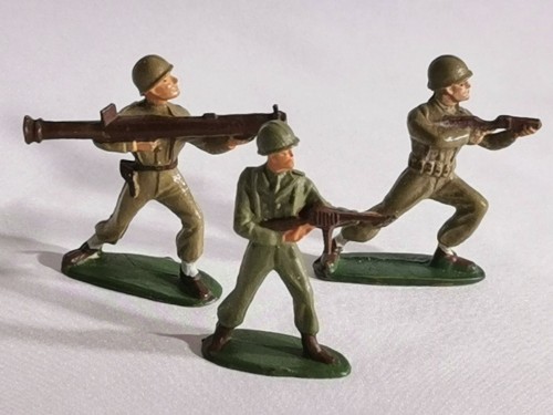 3 soldats Starlux, fantassins Armée de Terre Française au combat, échelle 1/32