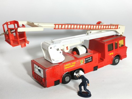 MATCHBOX ref. K 39 Camion de pompiers nacelle Simon Snorkel avec 1 figurine
